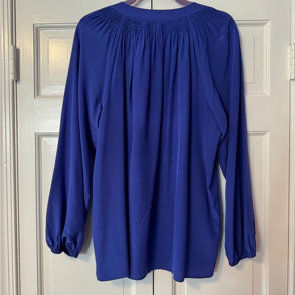 Lilly Pulitzer Size XL blue silk blouse very good condition. - Picture 3 of 4